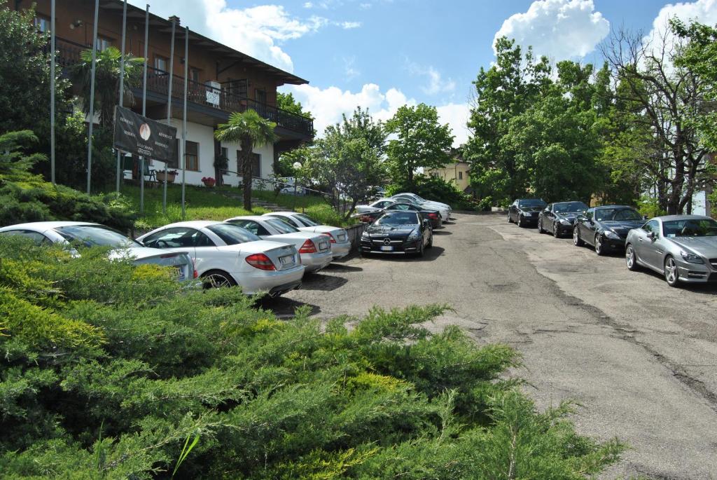 Hotel La Locanna Serramazzoni Exterior foto